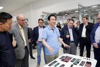 许家印探访FF美国工厂:眼见为实 贾跃亭作陪