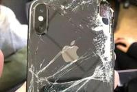 iPhone XS迎全球首碎 网友直呼摔不起