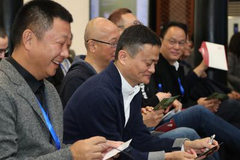 湖畔大学举行开学典礼 马云在现场珍藏了一张明信片