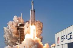 SpaceX猎鹰9号火箭升空 NASA首次用私人火箭执行载人太空任务