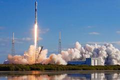 SpaceX首次载人飞行发射成功 飞往国际空间站