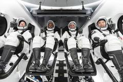 SpaceX龙飞船发射升空 送4名宇航员前往国际空间站