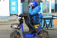 骑手自焚将外卖平台推上风口浪尖:探访骑手与平台的困与难