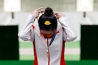 杨倩的小鸭子发卡能提高成绩?运动员的“幸运小动作”真的有用!