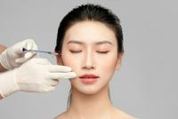 掉进“医美陷阱”里的年轻人:被困在容貌焦虑的漩涡里
