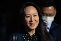 孟晚舟归来,多所母校齐发声“欢迎校友回家”