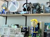 斯宾塞随手晒图疑似曝光微软Xbox流媒体盒子，只比手柄略大