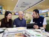 一台Mac mini放进海底捞：苹果端侧 AI 的企业级落地路径