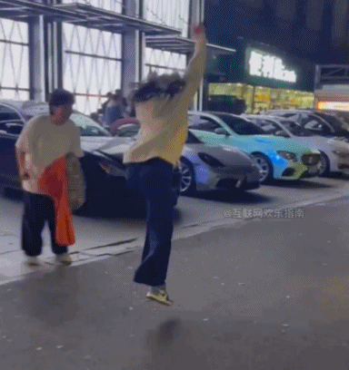 GIF |跟头翻得像喝多了
