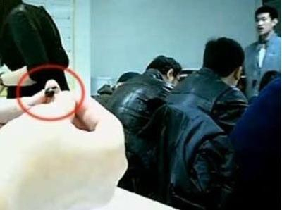 微型耳机（图源于网络）