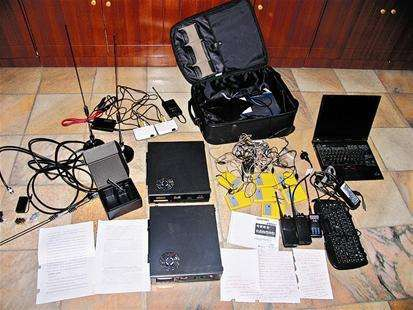  考研作弊团伙使用工具（图源于网络）