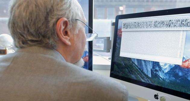 美国纽约大学医学院的遗传学家杰夫·伯克正在研究面包酵母的DNA序列