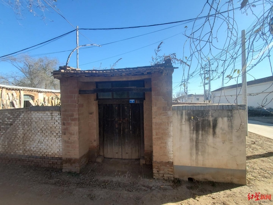 ↑李英伦当年独居的老院。