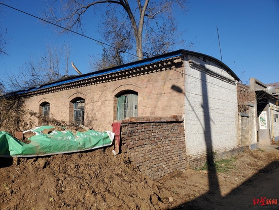 ↑李洪亮家小卖部的库房