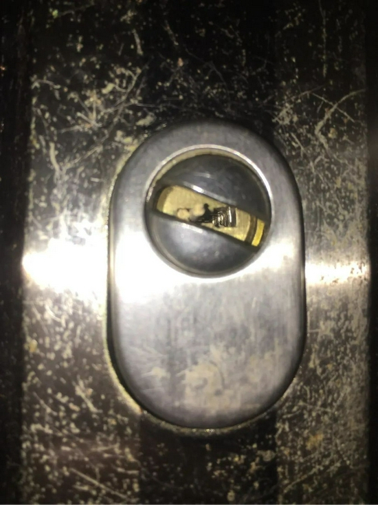 潘雨家被堵上的锁孔（图源：受访者）