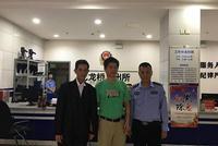 77岁老人与弟弟失散40年 民警一小时让兄弟俩重聚