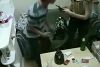 女子遭劫后与劫匪聊天周旋 冷静劝服对方进行自救