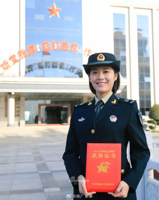 95后网红小姐姐成为火箭军士官
