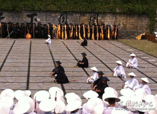 月底上演的凤凰世界围棋巅峰对决又将是一场围棋与市场完美结合的商业化赛事