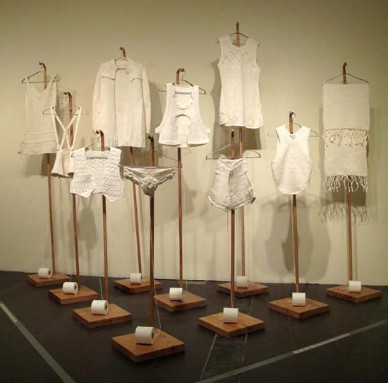 王雷 手织手纸，尺寸可变，2012