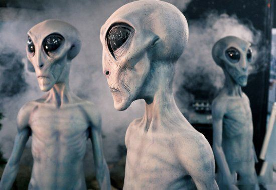 地球之外是否存在着外星人？如果我们与他们接触，会发生什么？