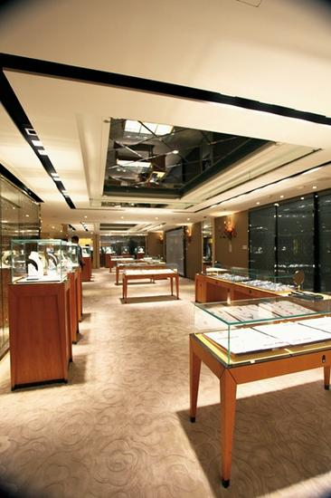 北京七彩云南旗舰店三层精品翡翠手镯区