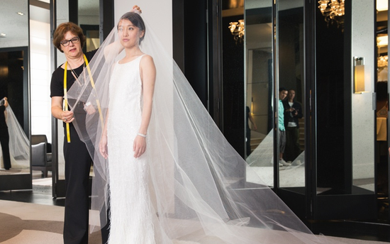 周迅香奈儿婚纱试穿花絮