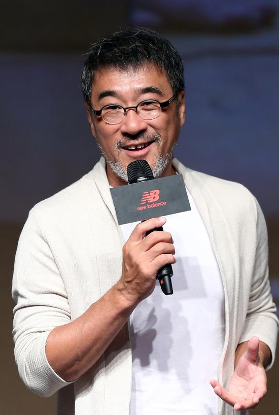 著名音乐人李宗盛先生在New Balance“致匠心”英美产系列巡展揭幕仪式现场与大家分享他眼中的“匠心精神”