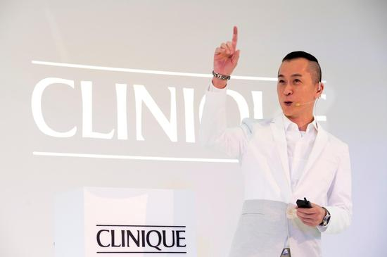 亚洲美妆大师Roger郑健国介绍智慧精华