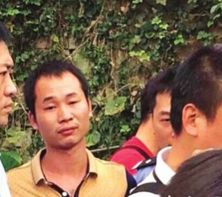 嫌犯李某福辨认现场时面无表情