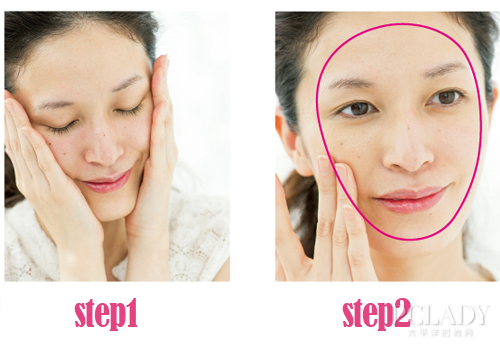 用温热的双手先促进脸部血液的循环