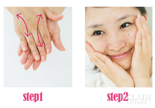 在上彩妆前，先用爽肤水和润肤乳对肌肤进行调理