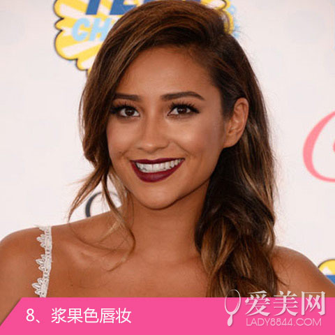 浆果色唇妆