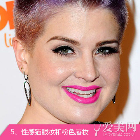 性感猫眼妆和粉色唇妆