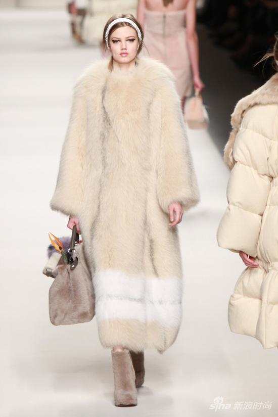 2015秋冬米兰时装周上的芬迪时装秀。