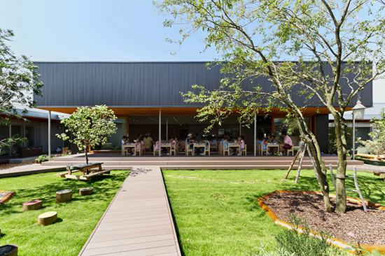 建筑中的每个体量都可以被看做是风车的一个叶片 