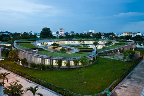 越南农场幼儿园 环状屋顶设有菜园