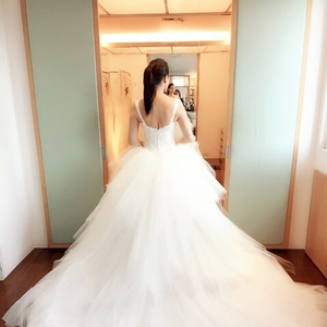 伊能静婚礼试装46岁披婚纱性感露美背_手机新浪网