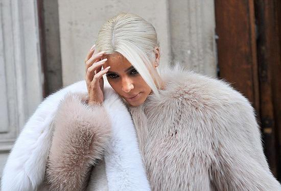 卡戴珊发丝显灰白 图片来源：INF photo.com