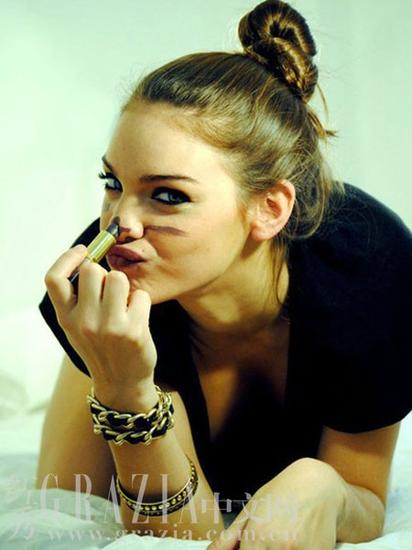 BB霜不能与粉底混合使用