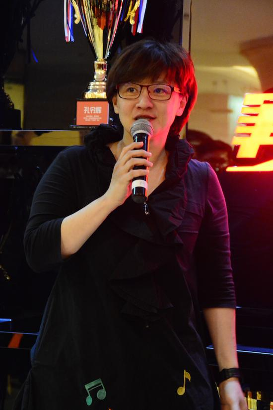 柯以敏现身