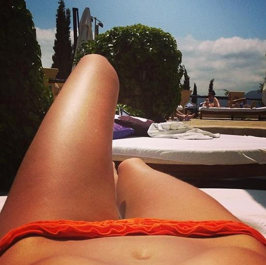 Rihanna Insta晒比基尼桥