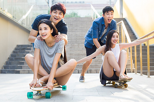 女人的圈子我接触太多了，需要适当换换口味