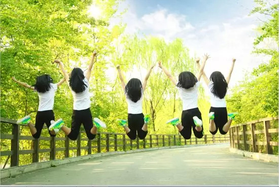 新生代少女组合PEG。