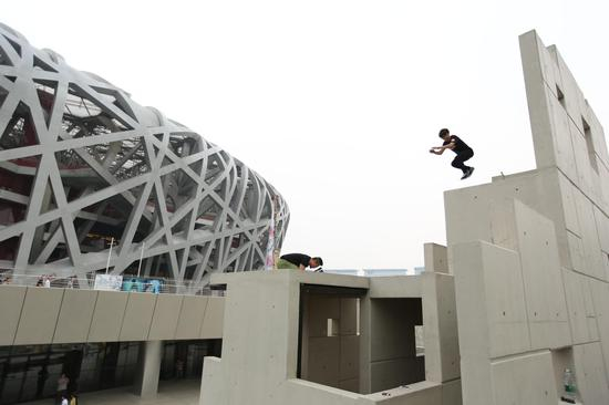 现场拍摄红牛跑酷大赛北京站创意宣传片。