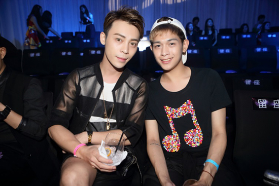 为现场聚集了不少人气