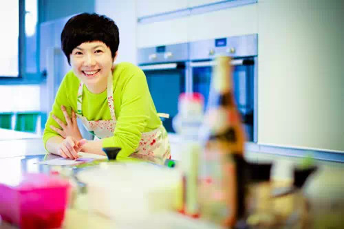 知名网络美食博主、美食畅销书作家文怡和他的爱人、小宝宝。