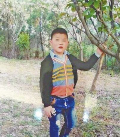 少年王志强生前长得胖乎乎