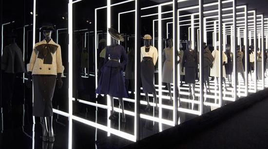 Buro_Cover_Step_inside_the_Esprit_Dior_Seoul_exhibition