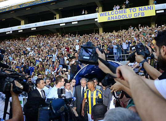 土耳其球迷欢迎纳尼